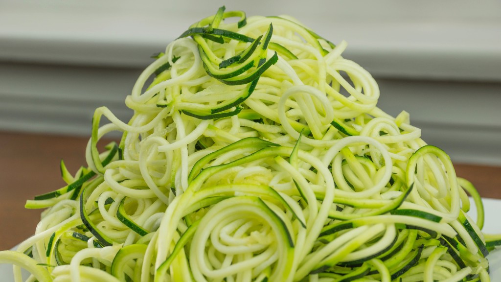 Zucchini Noodles with Avocado Pesto and Cauliflower Rawmesan #vegan #rawfood #recipe