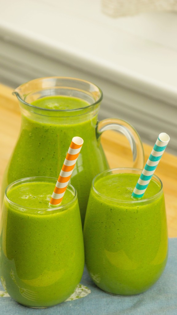 Super Green Kiwi Smoothie (raw, vegan, gf) | Cultivator Kitchen #vegan #raw #smoothie #recipe