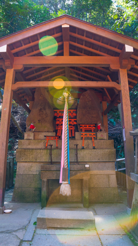 mini shrine at Fushimi Inari Taisha, Kyoto, Japan | cultivatorkitchen.com