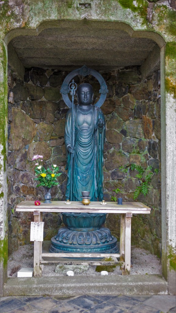 Bronze Amida Buddha at Honen-in Temple, Kyoto, Japan | cultivatorkitchen.com
