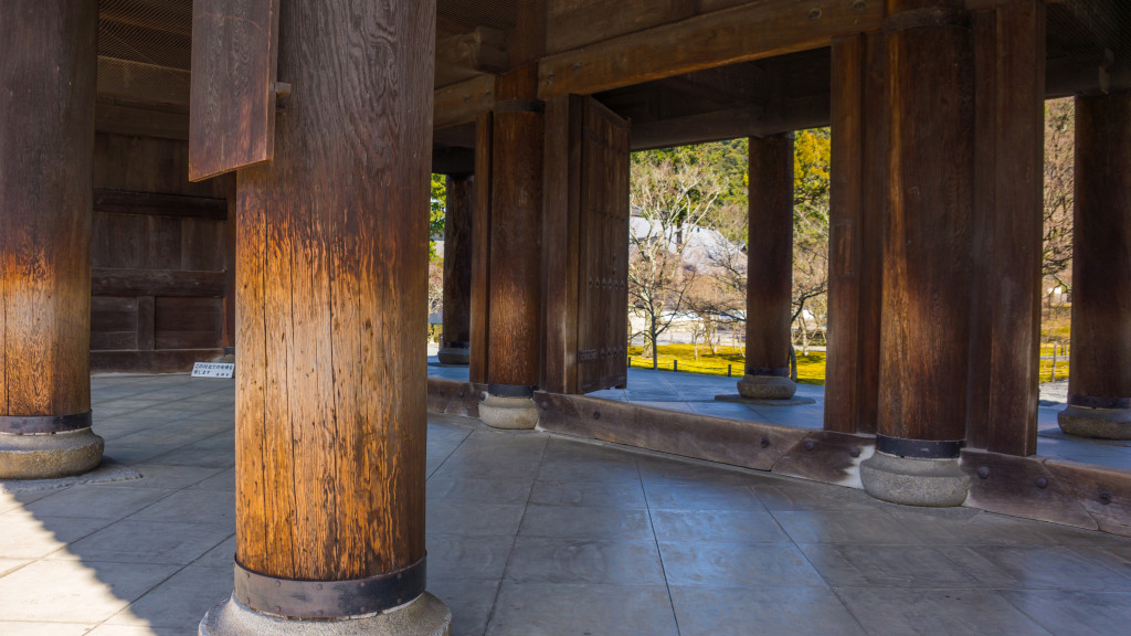 Inside the sanmon (main gate) at Nanzen-ji, Kyoto, Japan | cultivatorkitchen.com