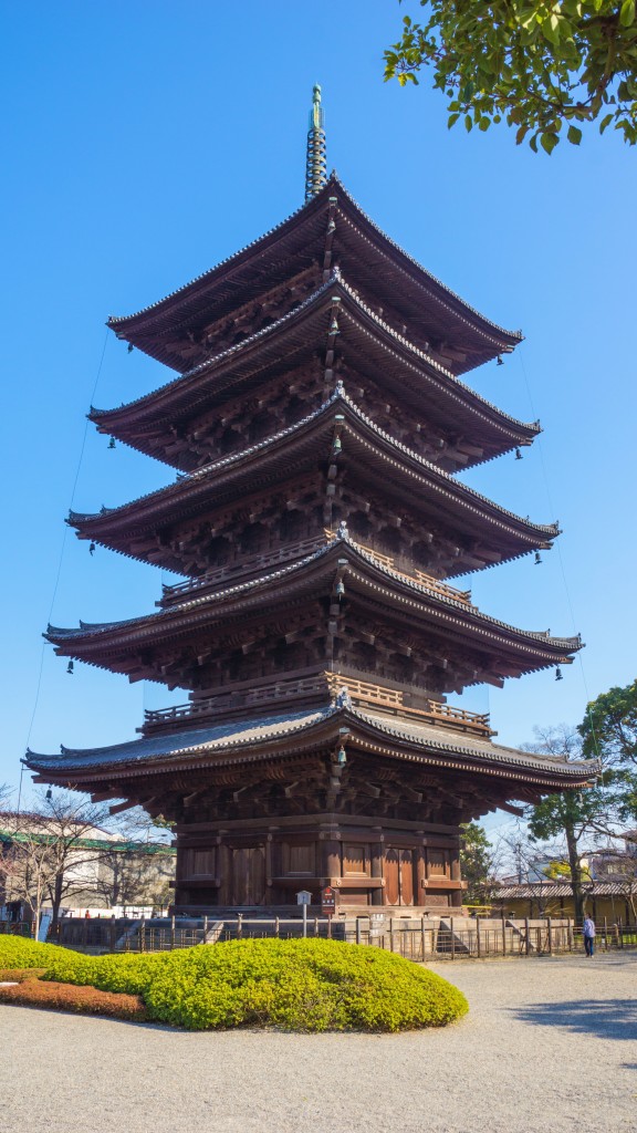 Toji Pagoda, Kyoto, Japan | cultivatorkitchen.com