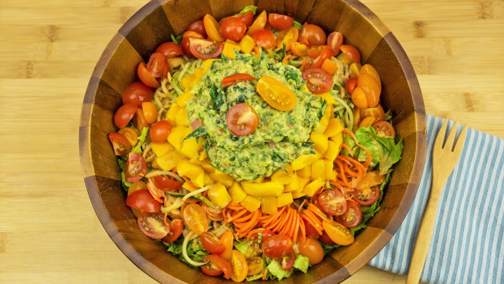Thai Mango Salad with Spicy Peanut Dressing, epic vegan one-bowl meal that is great for parties!! | cultivatorkitchen.com