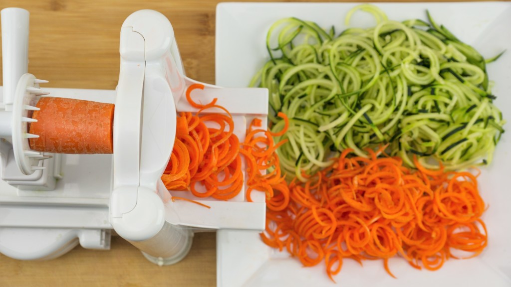 Spiralizing carrots & cucumbers for the Thai Mango Salad with Spicy Peanut Dressing, epic vegan one-bowl meal that is great for parties!! | cultivatorkitchen.com